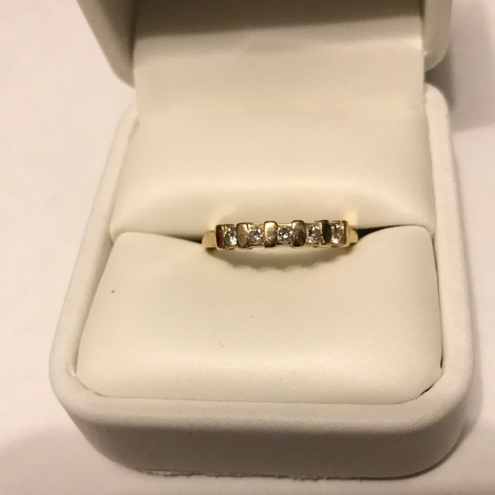 10k yellow gold ring with 5 small diamonds